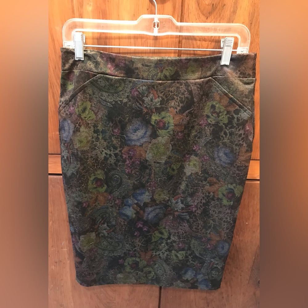 Ninety-Eight Flowered Skirt - Size Medium